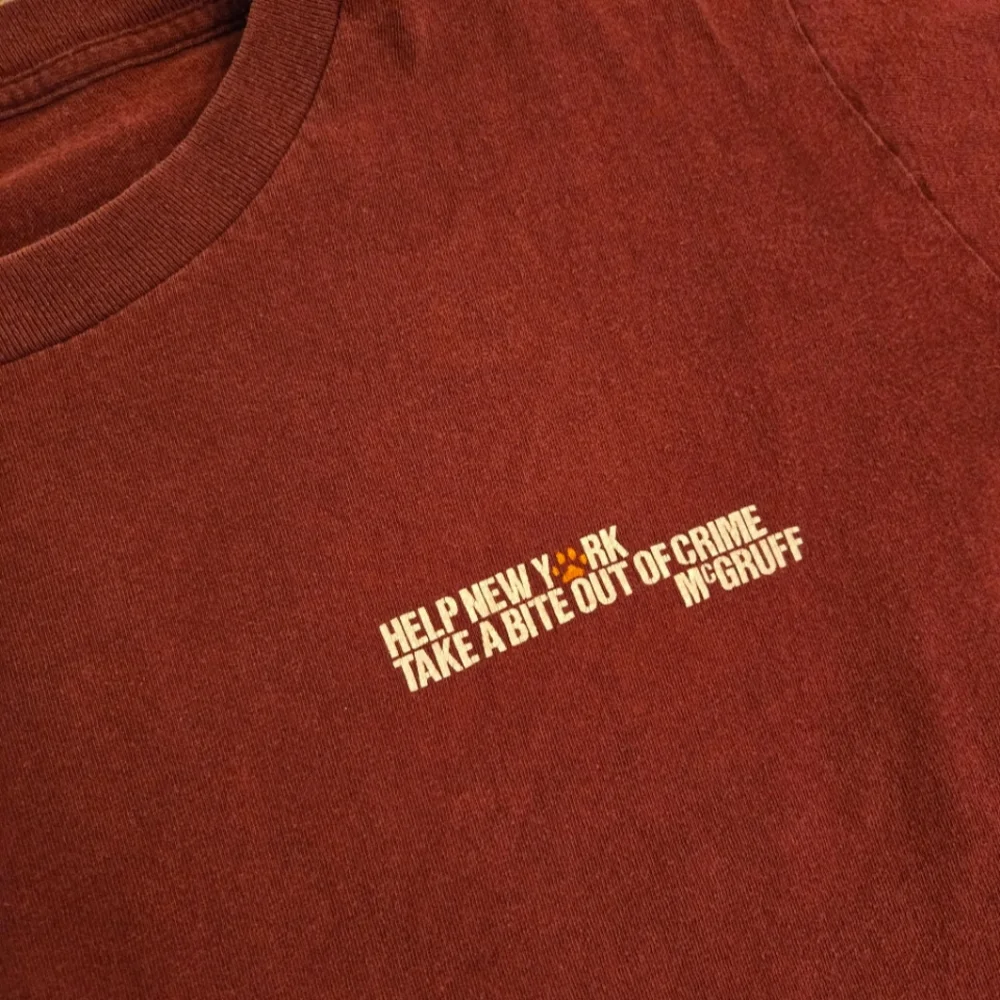 Vintage 1990s NY McGruff The Crime Dog Maroon Graphic T-Shirt